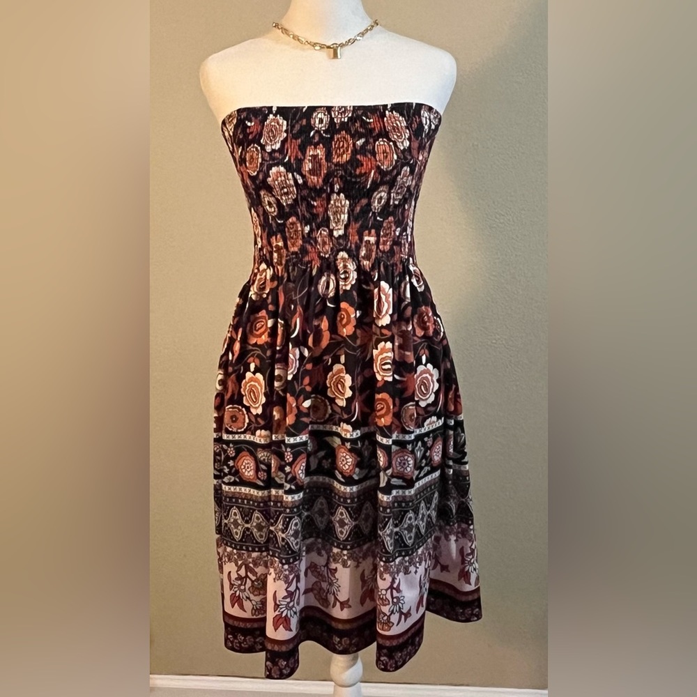 No Label Bohemian Inspired Floral Print Shirred Tube Dress. Fits like a Size M